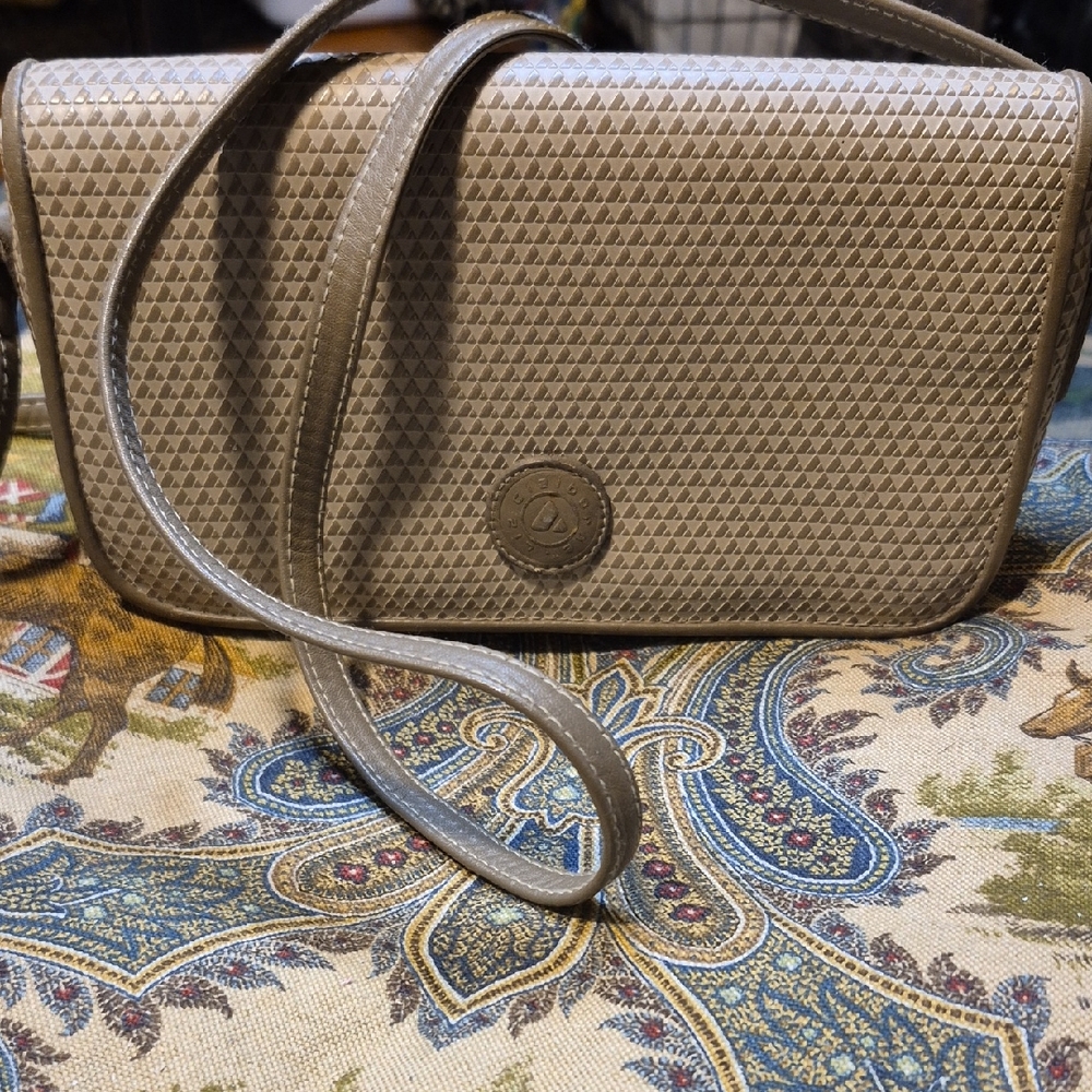 Vintage 1980's Liz Claiborne Textured Beige Crossbody Bag